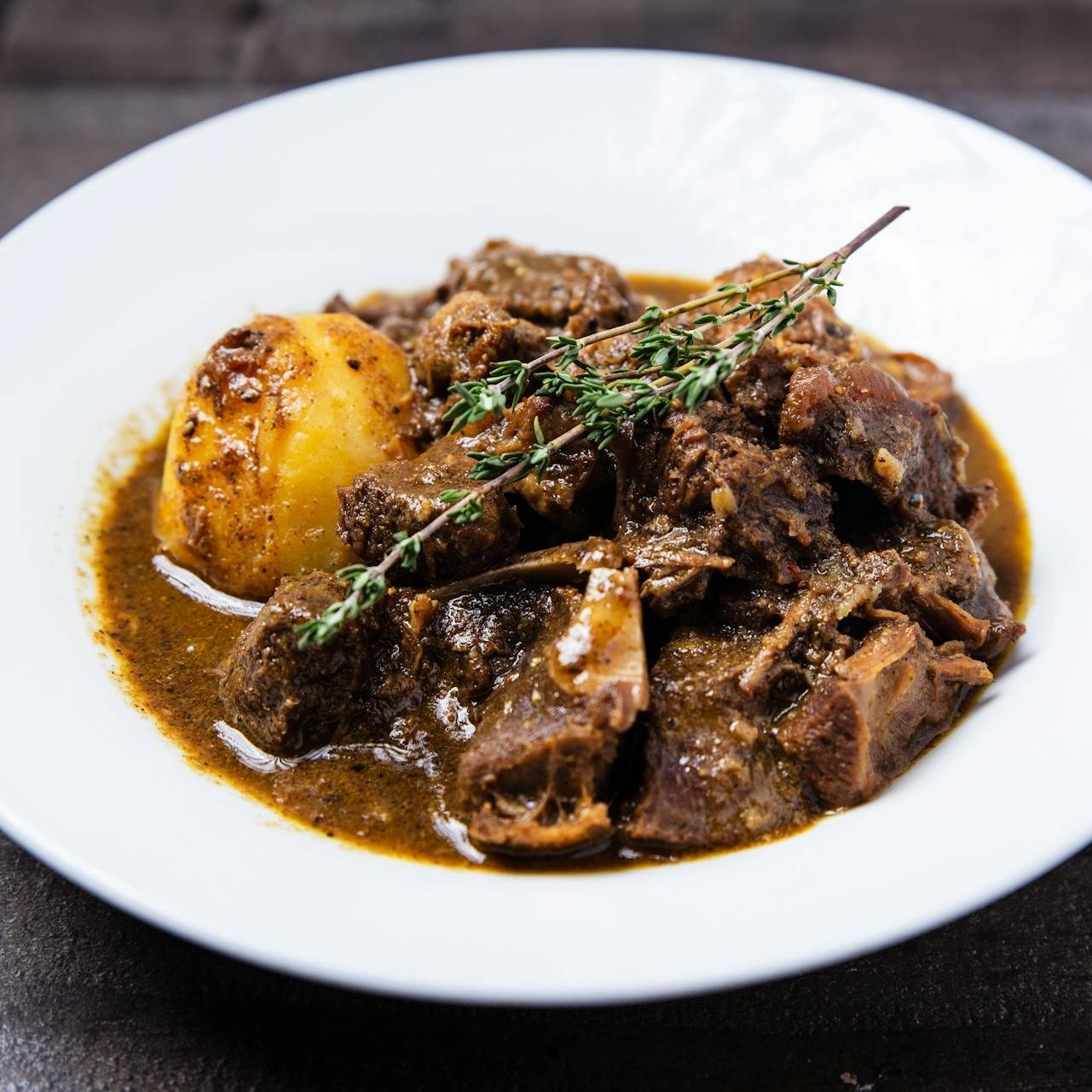 pon de river restaurant brown stew chicken